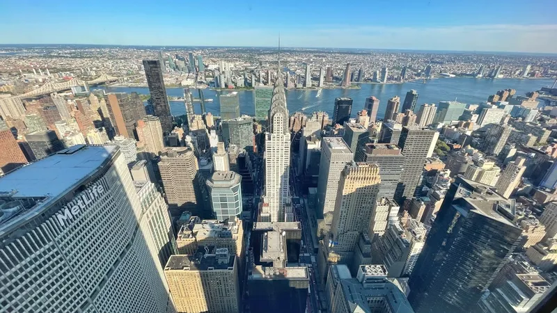 the view from the top of the empire building in new york city
